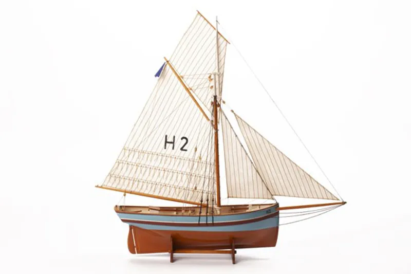 HENRIETTE TRÄBYGGSATS MED TRÄSKROV. SKALA 1/50