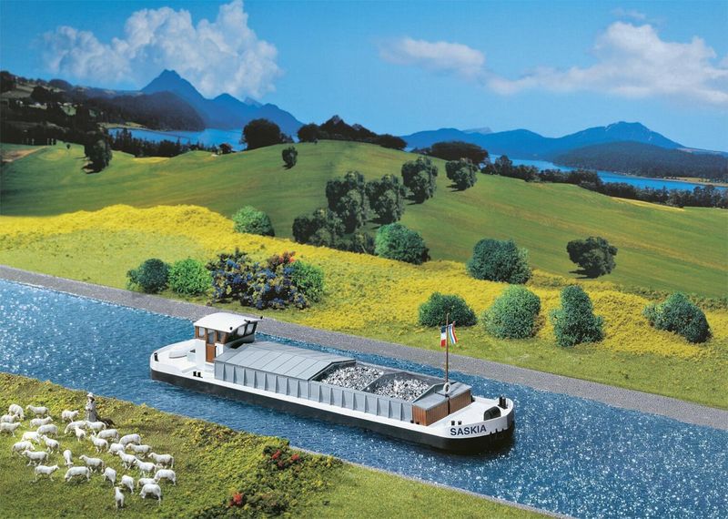 131005 Motor cargo barge. SKALA HO