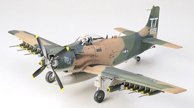 Huvudbild DOUGLAS A-1J SKYRAIDER. L=248mm. SKALA 1/48