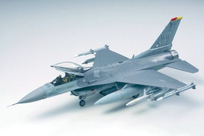 Huvudbild LOCKHEED MARTIN F-16 CJ. FIGHTING FALCON. ...